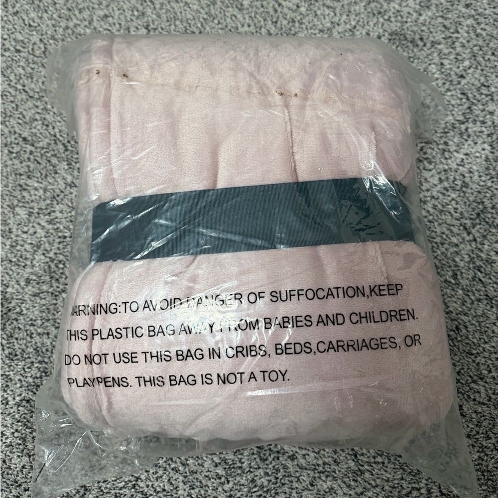 Berkshire Blush Pink VelvetSoft Reverse to Sherpa Throw - Picture 3 of 7